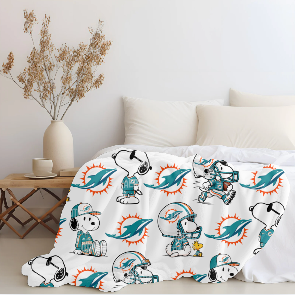 Snoopy x Miami Dolphins Plush Blanket