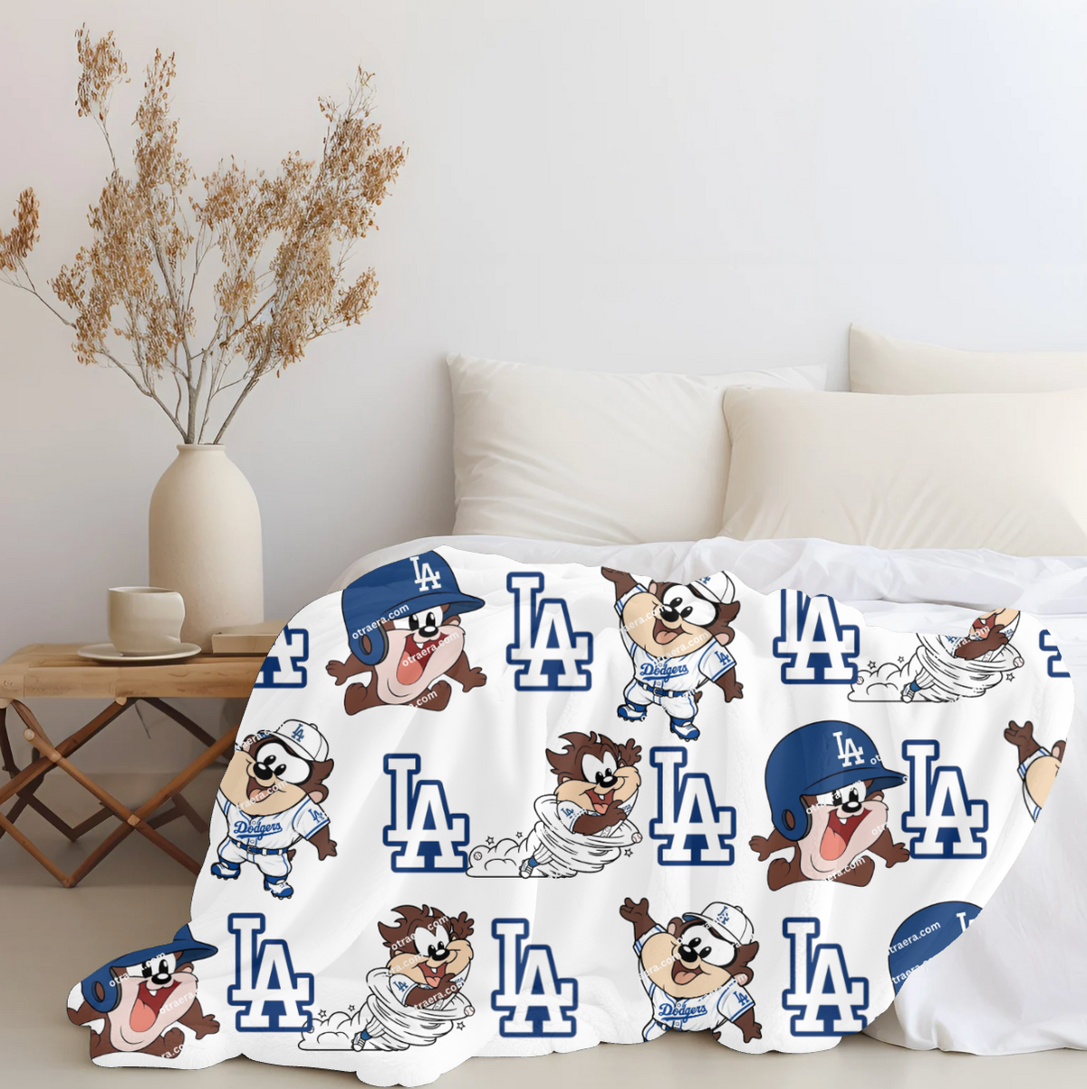 Looney Tunes x Dodgers Plush Blanket
