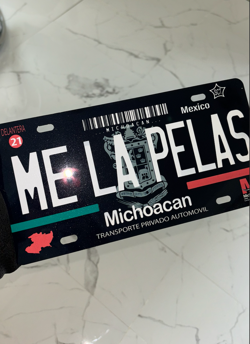 Me La Pelas | Placa de matrícula